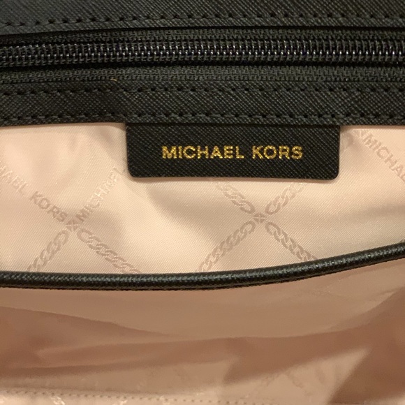 MICHEAL KORS EVA NYLON LARGE TOTE - Picture 6 of 11